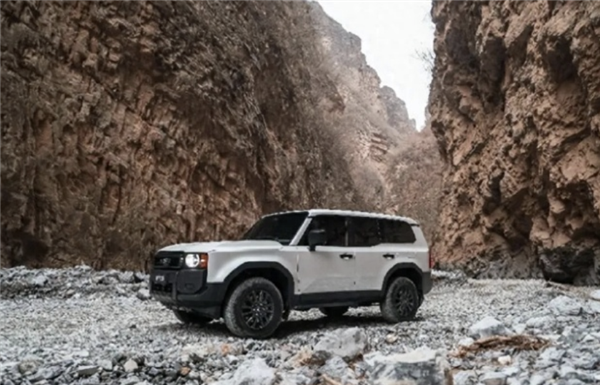 售价55.98万!新款丰田普拉多旗舰VX版下线:配备2.4T油电混动系统