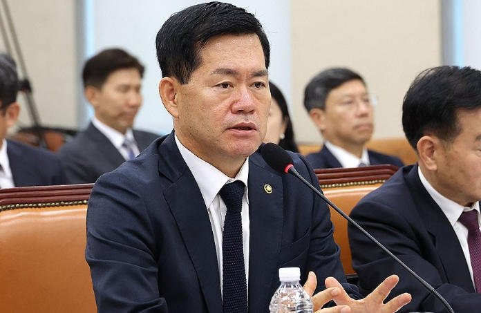 昔锺健17日出席听证会 韩联社