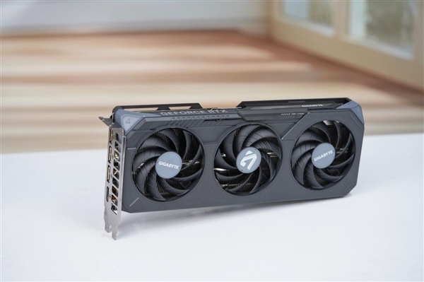 巧妙滑块设计!技嘉RTX 5060 Ti GAMING OC 16GB魔鹰图赏