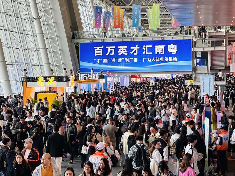 “百万英才汇南粤”春季大型综合招聘会现场。中青报·中青网记者 林洁/摄