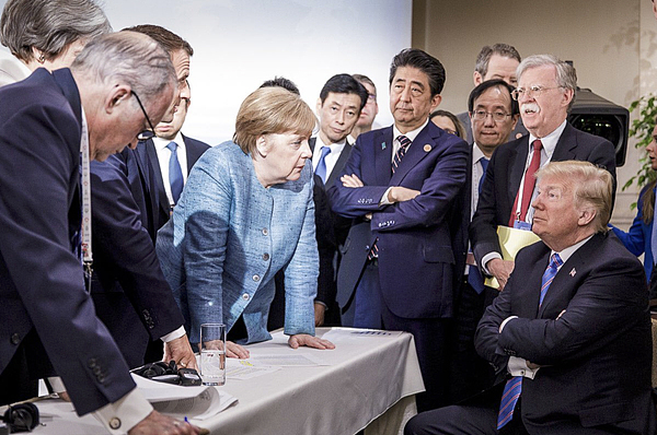 2018年G7峰会期间,多国领导人“围攻”特朗普。 视觉中国