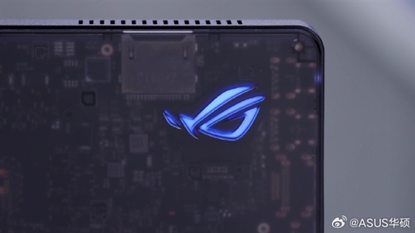 RTX 5090、双雷电5加持!ROG最强显卡扩展坞发布