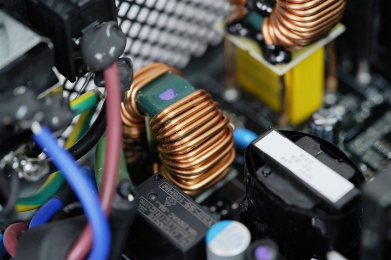 鑫谷数智金牌DM-850G电源评测:双MCU芯片加量不加价!12V输出平稳极限负载超1000W