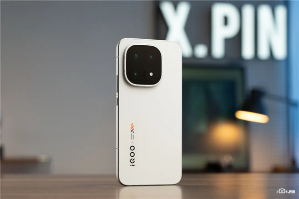 便宜大几百 配置却更顶！子品牌手机开始“骑脸”自家大哥了