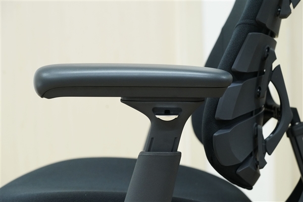 全球首款动态人体工学椅!清闲Libernovo图赏