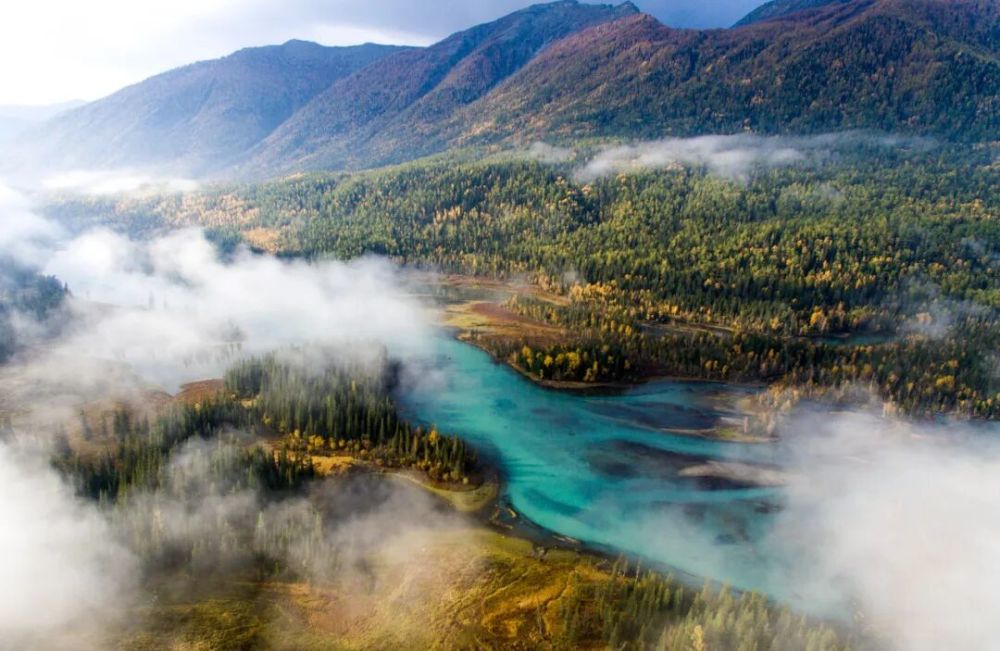 无人机拍摄的喀纳斯景区风光。新华社记者 王菲 摄