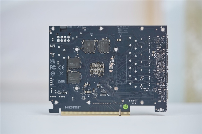 影驰RTX 5060 Ti金属大师白金版16GB MAX OC评测:DLSS 4加持4K游戏轻松流畅 纯白设计完美匹配影驰全家桶