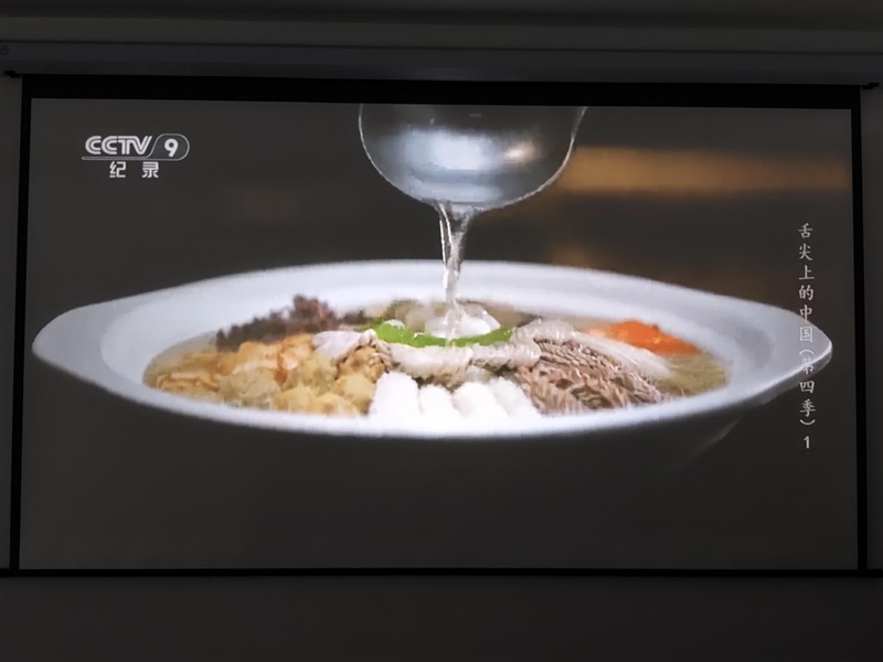 千元投影新卷王!哈趣Q1 Max评测:这是一台Z世代租房党的居家新玩物