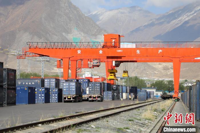 图为拉萨西站货场，该货场位于拉萨市堆龙德庆区乃琼街道。中国铁路青藏集团有限公司 供图