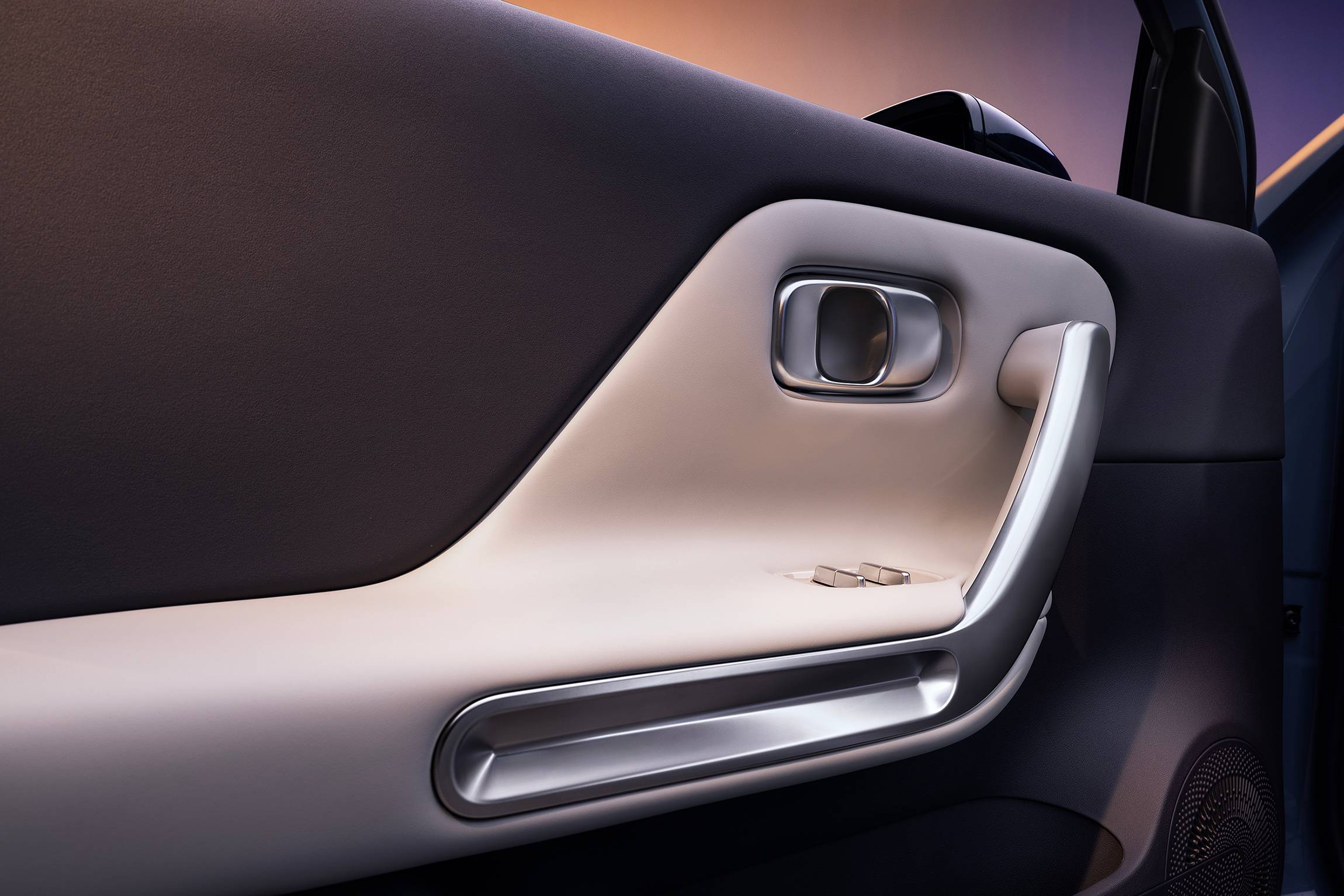 预售 10.58 万元起,好开又好看的零跑 B01 要给小鹏上压力了