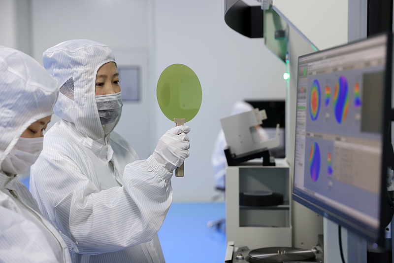 中国山东碳化硅晶片生产车间 视觉中国