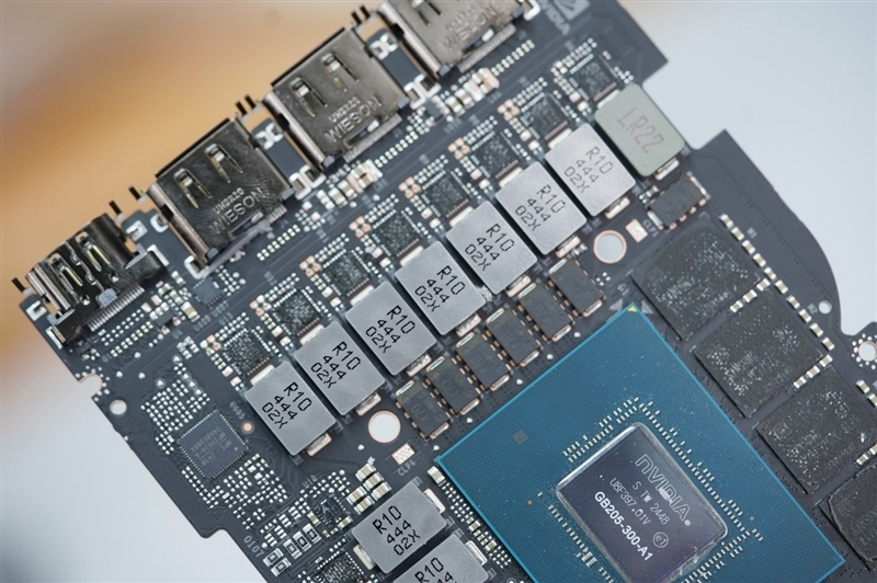 NVIDIA RTX 5070首发评测:DLSS 4提升超4倍!4K游戏不再是高端玩家专属