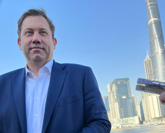 克林拜尔在中国期间接受采访 社交媒体