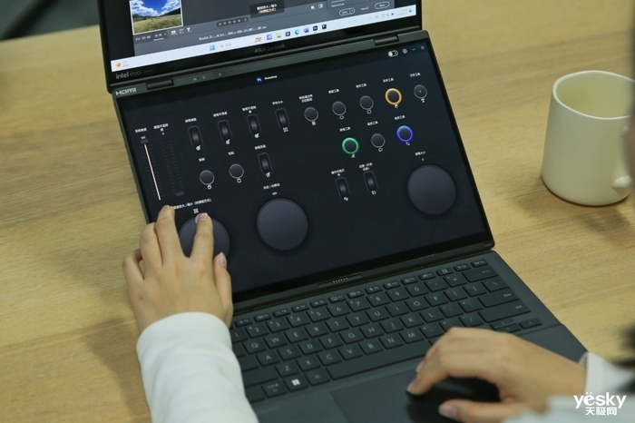 华硕灵耀14 双屏 2025评测:第二代酷睿Ultra 9加持,五种模式更灵活