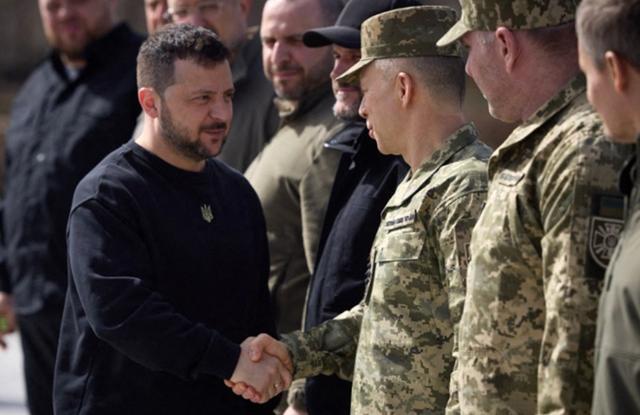 现在乌克兰到了做出抉择的关键时刻