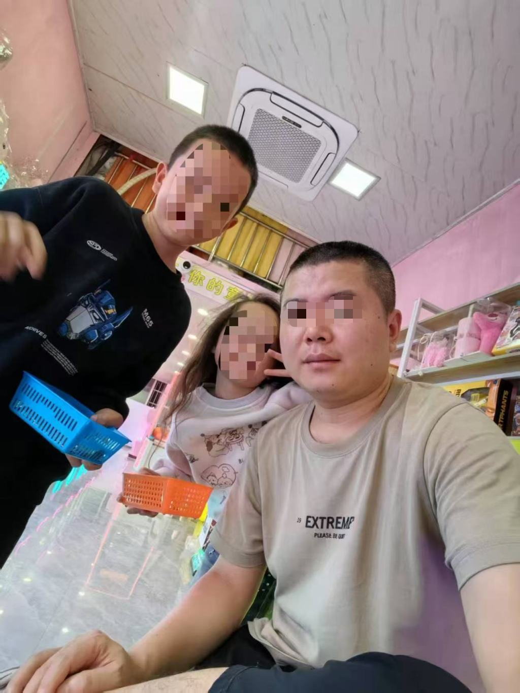 5月22日凌晨,刘杰发在微信群里的照片。受访者供图