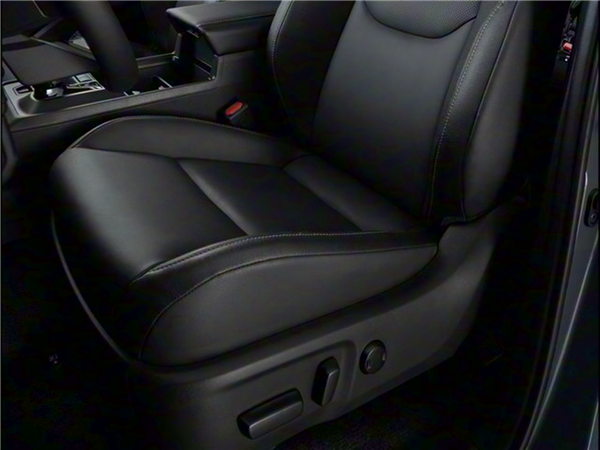 丰田“不死鸟”上新 全新海拉克斯皮卡发布：首次用上纯电