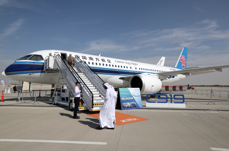 当地时间2025年11月17日,阿联酋迪拜,2025迪拜国际航空展在迪拜阿勒马克图姆国际机场盛大开幕,国产大飞机C919实现中东首秀。 IC Photo