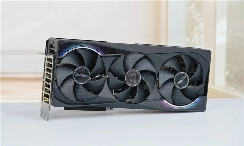 技嘉RTX 5070超等雕评测：DLSS 4让中端显卡也有顶级游戏体验