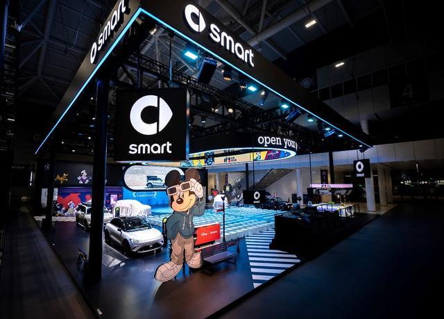 smart x Disney “灵动出奇”展台
