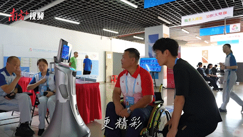 国际志愿者日，在赛场听见“小海豚”的声音