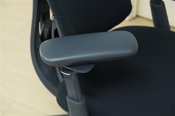 全球首款动态人体工学椅!清闲Libernovo图赏