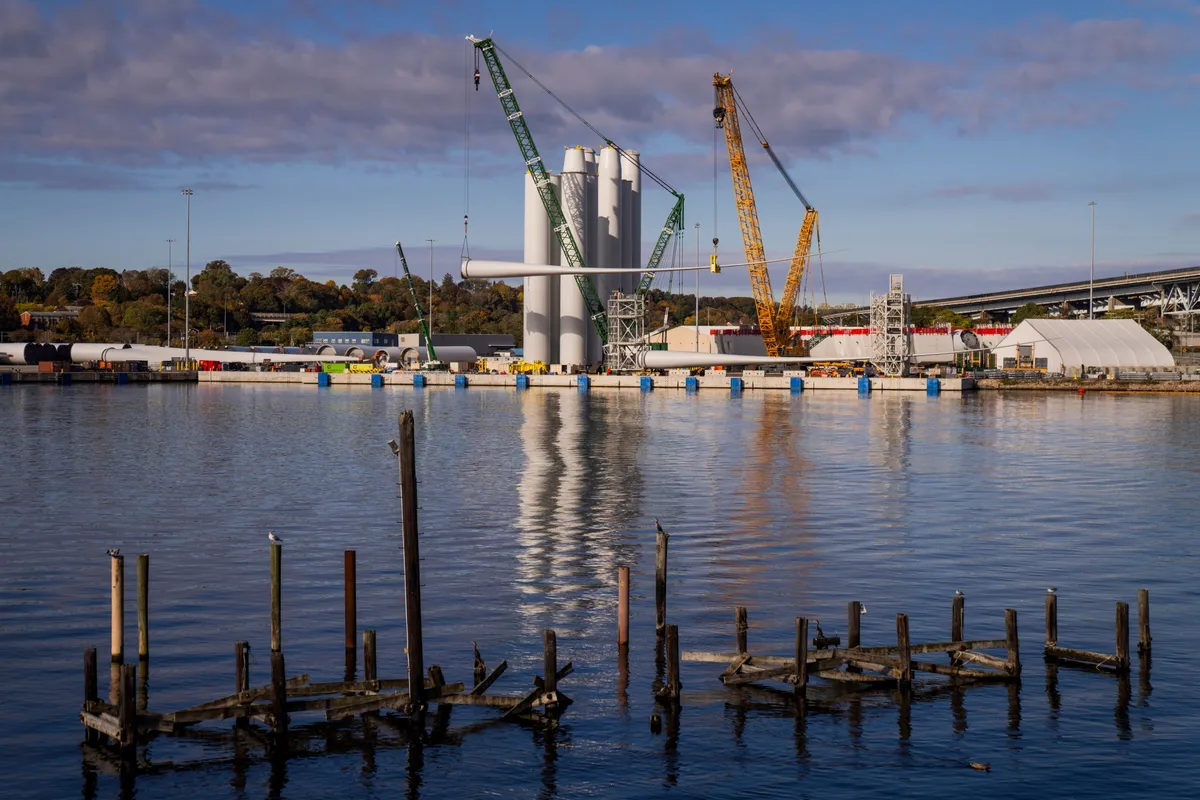 美国康涅狄格州正在建设的海上风电场。图自美媒