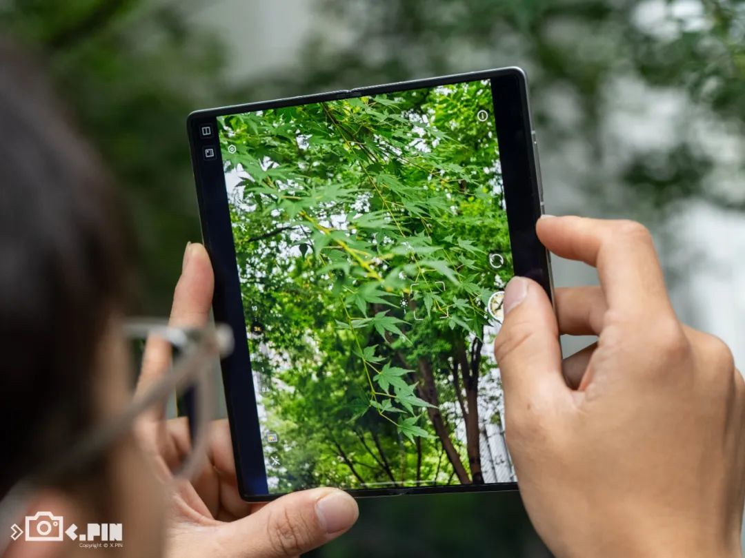 vivo刚出的这台折叠屏,我愿称它为“苹果最佳搭子”