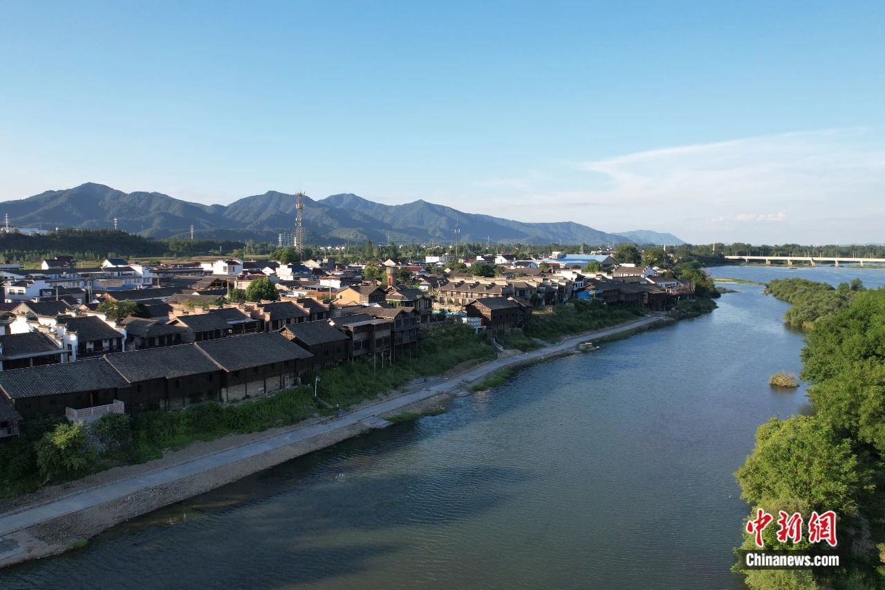 安徽泾县云岭镇章渡老街航拍图。(无人机照片)张强 摄