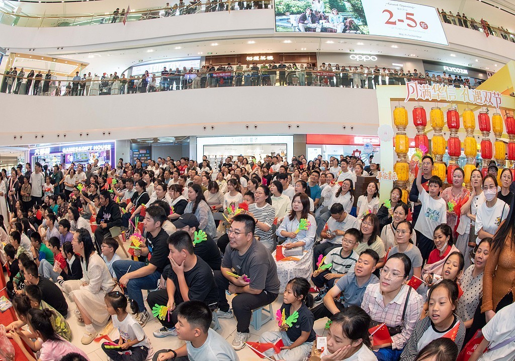 许多人因为苏超而去到了江苏各地。