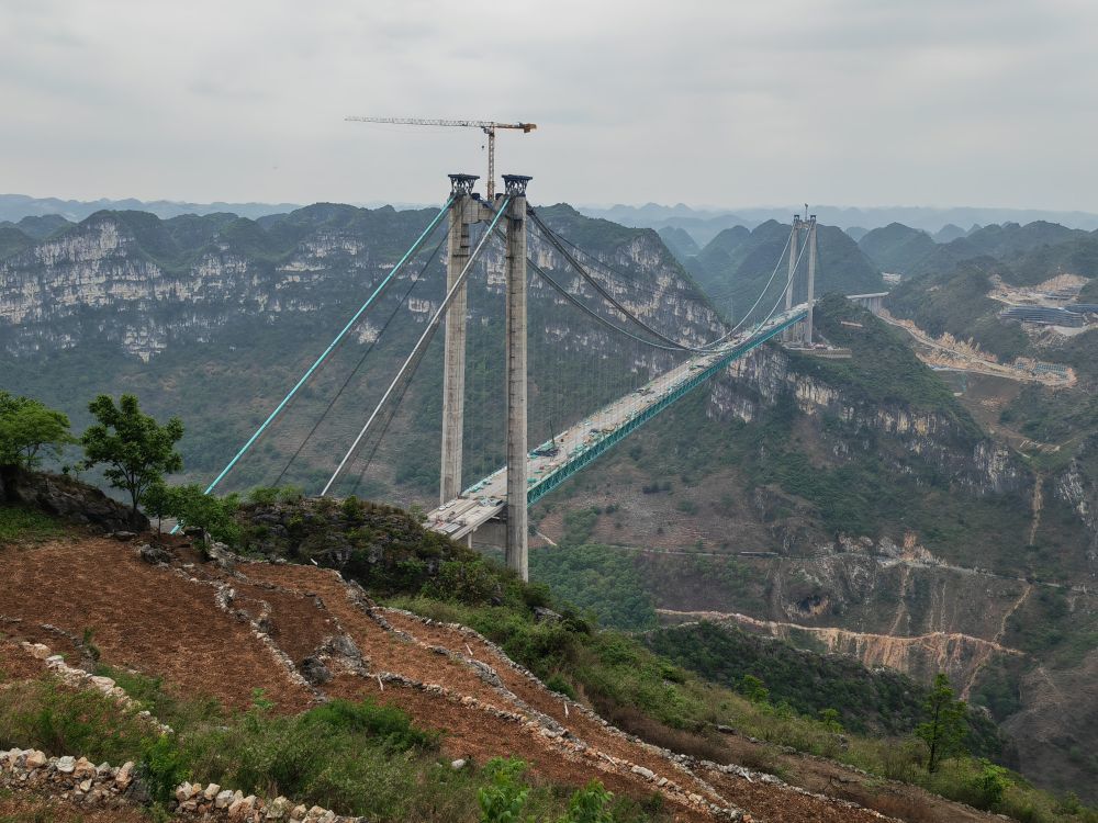跨越天堑的花江峡谷大桥。新华社记者向定杰 摄