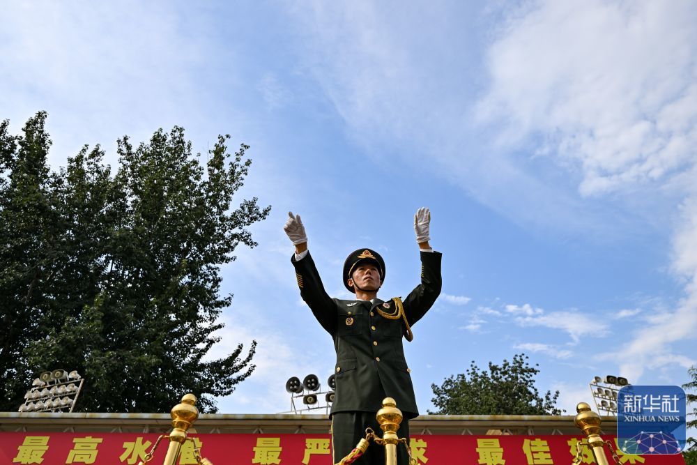 ↑ 中国人民解放军联合军乐团在进行训练（8月12日摄）。新华社记者 张铖 摄