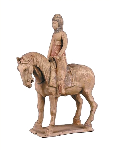 彩绘釉陶戴羃公式女骑马俑 唐代 张士贵墓出土 昭陵博物馆藏