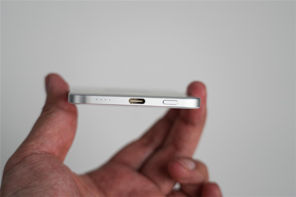 小米17 Pro上手：工业设计颠覆 全面超越iPhone