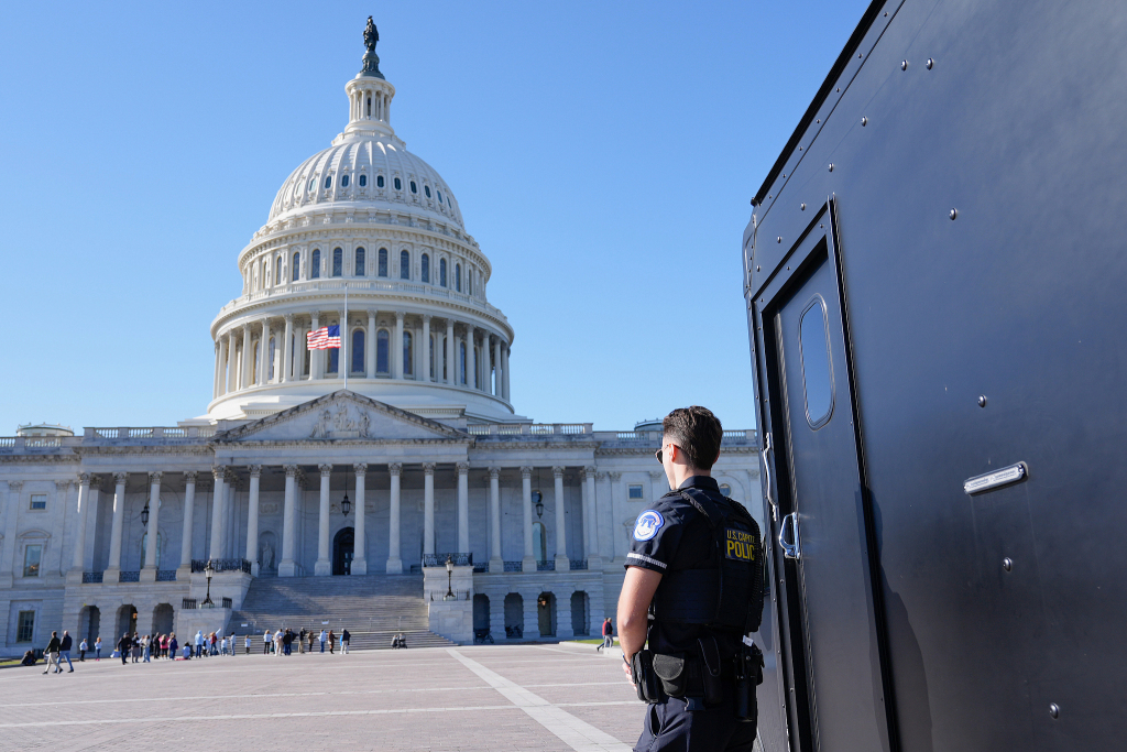 当地时间2025年11月13日,美国华盛顿,政府停摆结束后,美国国会大厦。视觉中国 图