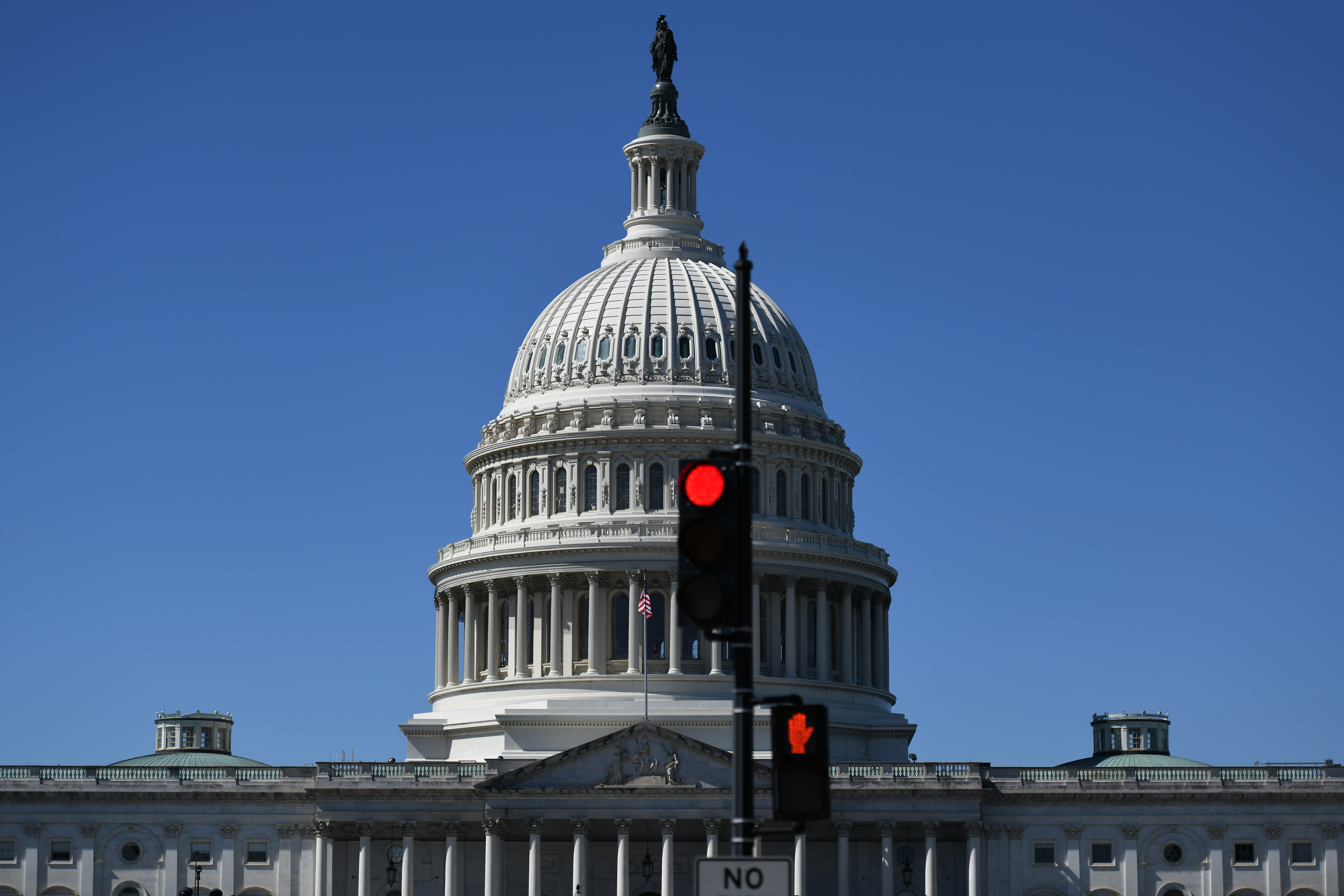 美国联邦政府再“停摆”的首日_凤凰网