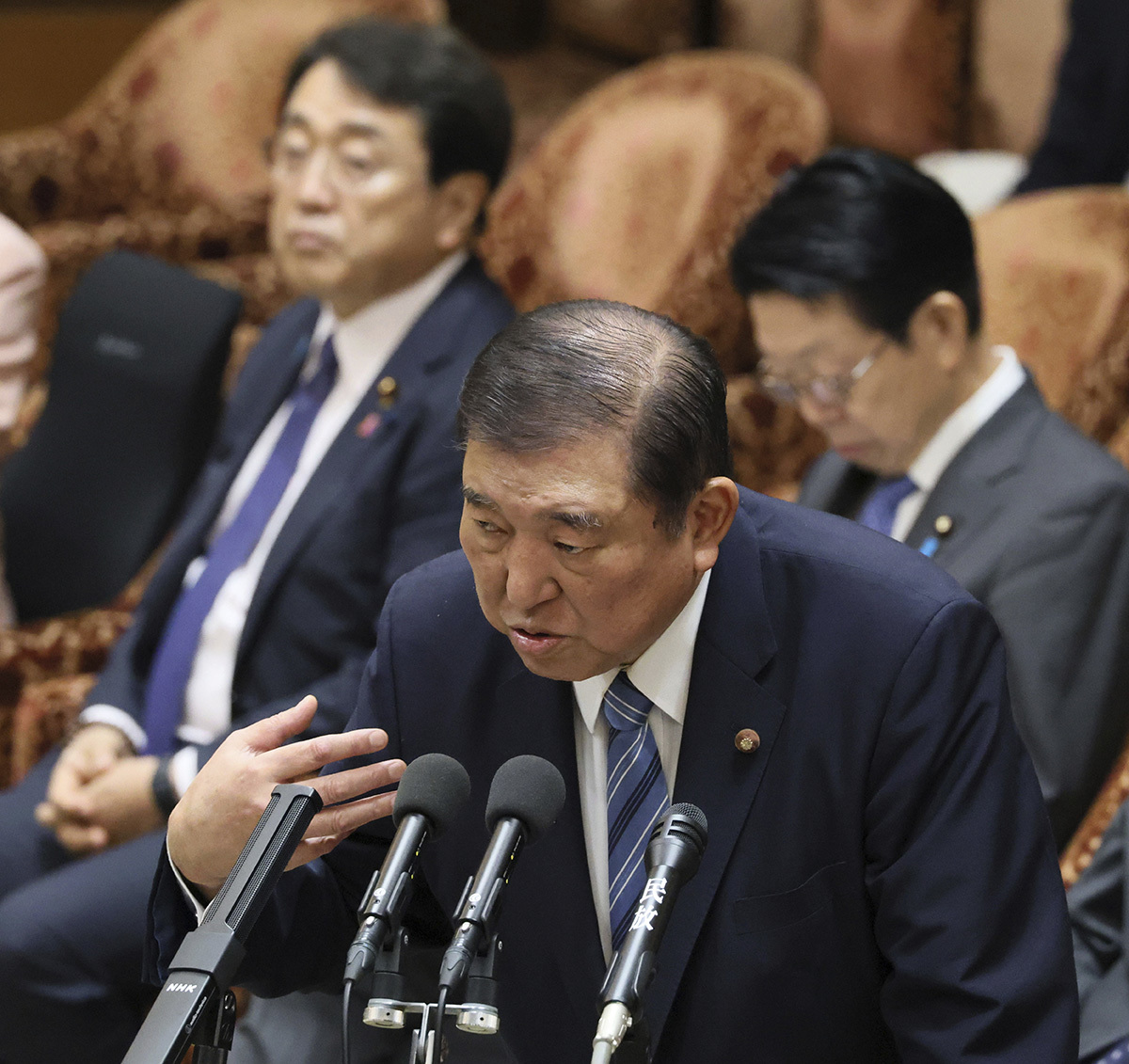 4月14日，日本东京，日本首相石破茂在国会众议院预算委员会会议上回答提问。 视觉中国