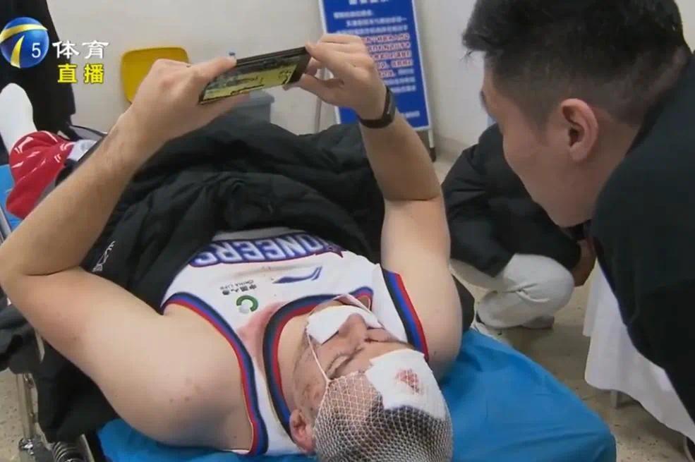 新归化启动!中国男篮也有自己的詹姆斯,这球风太残暴了,不输字母哥