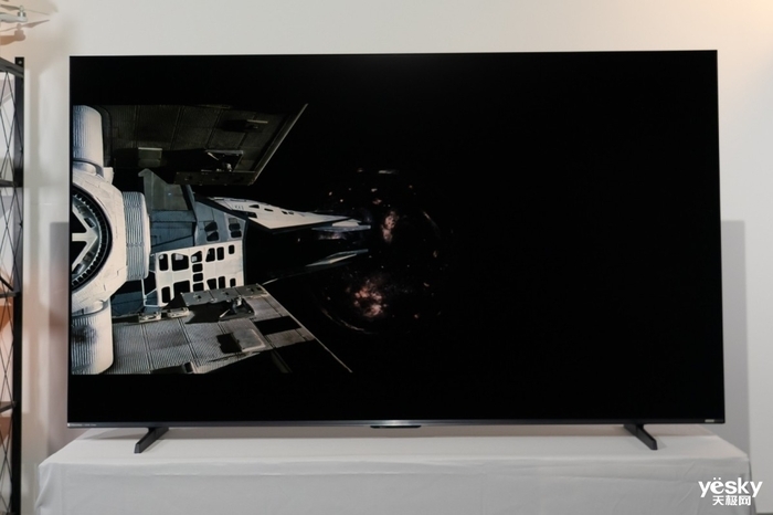 海信小墨E5Q Pro评测:AI赋能画质与体验升级,客厅秒变世俱杯赛场