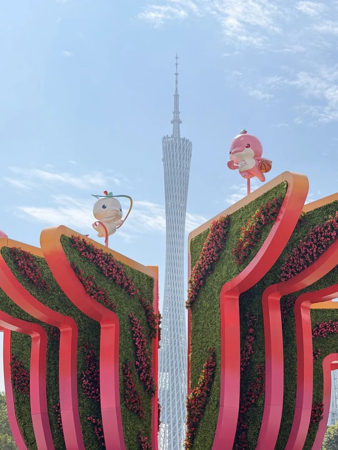 “喜洋洋”与“乐融融”。(图/社交媒体截图@番茄炒蛋不加葱)