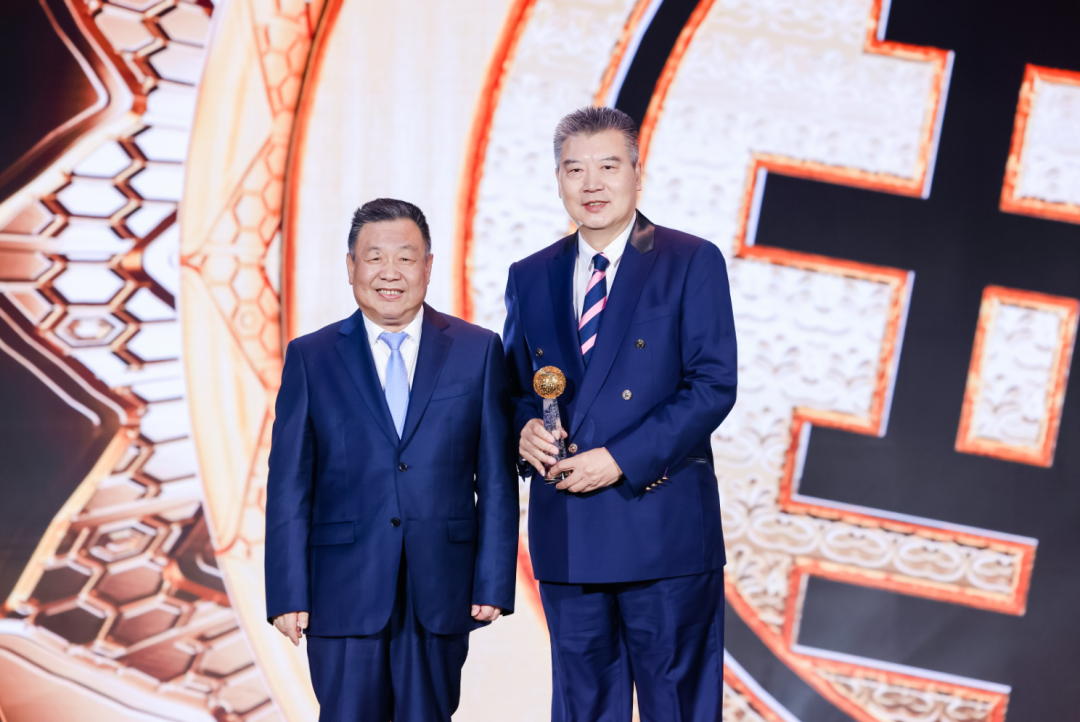 中国乒乓球队获颁“影响世界华人大奖”