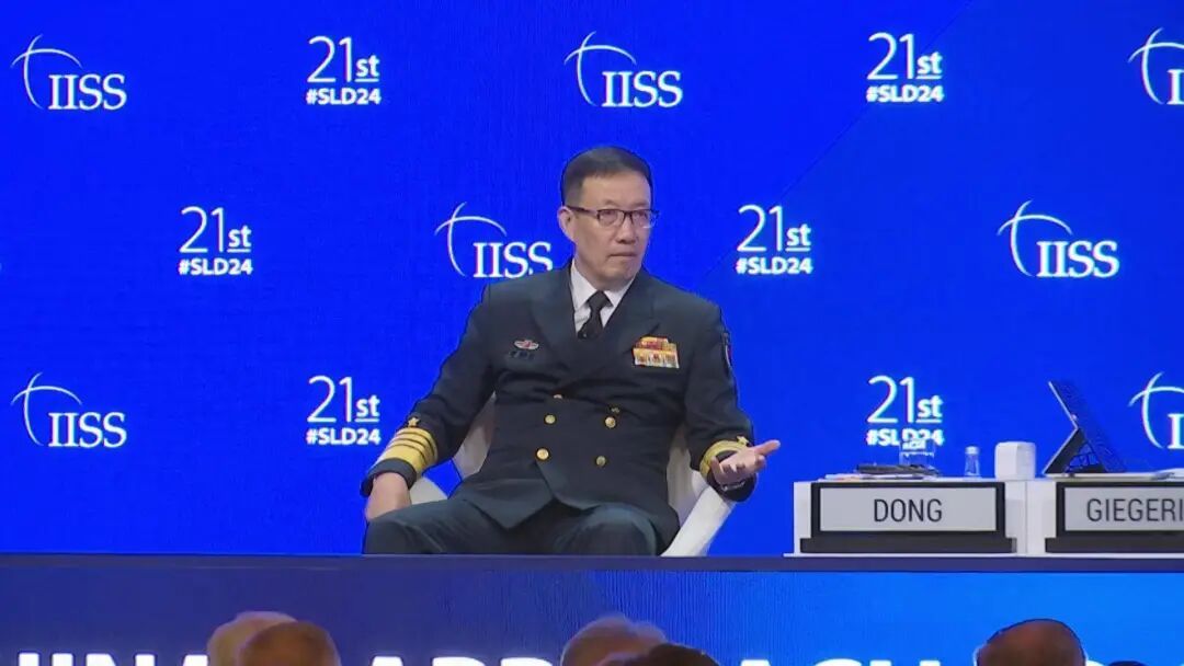 ·董軍參加第21屆香格里拉對話會。