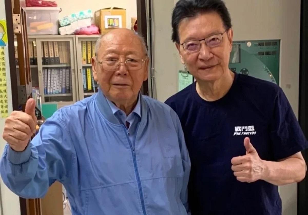 黄复兴大将力挺郝龙斌，赵少康秀简讯：他能担国民党主席重任_凤凰网