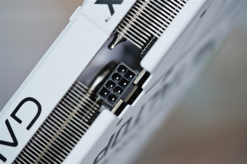 影驰RTX 5060 Ti金属大师白金版16GB MAX OC评测:DLSS 4加持4K游戏轻松流畅 纯白设计完美匹配影驰全家桶