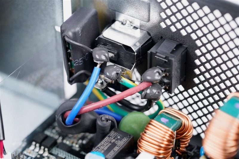 鑫谷数智金牌DM-850G电源评测:双MCU芯片加量不加价!12V输出平稳极限负载超1000W