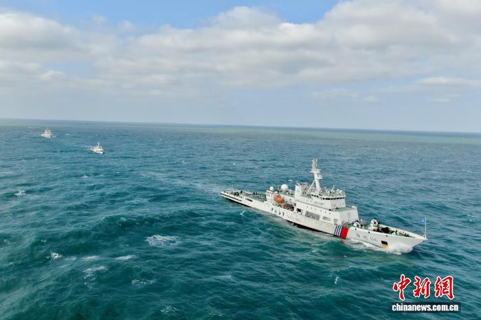 福建海事开展台湾海峡中部海域专项执法暨搜救演练行动