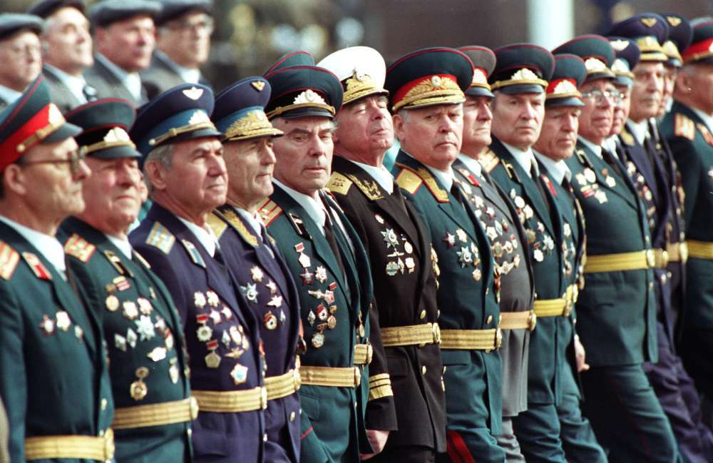 1995年5月9日,伟大卫国战争参加者和后方劳动者盛大检阅仪式在俄罗斯莫斯科红场举行。新华社记者刘宇摄