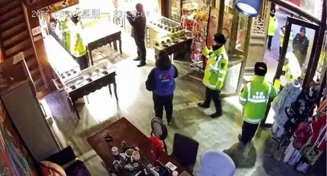 店铺监控视频截图 图源大风新闻