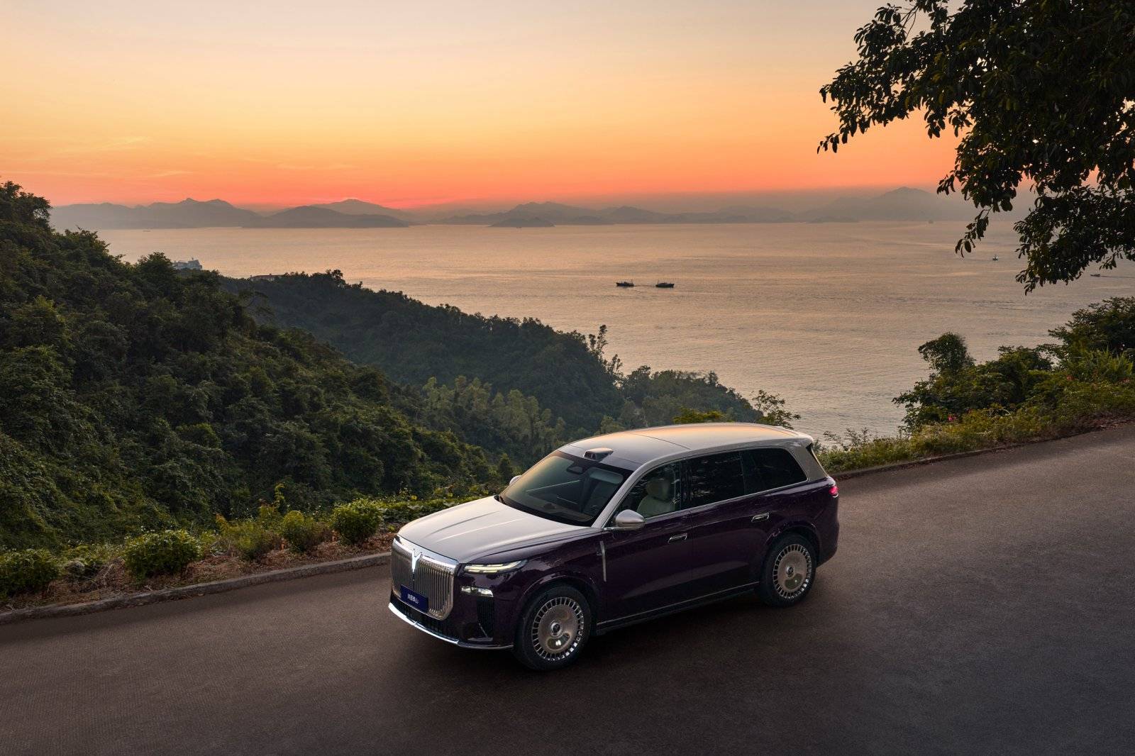 首发三腔空悬,岚图泰山 37.99 万元起,豪华比肩问界 M9