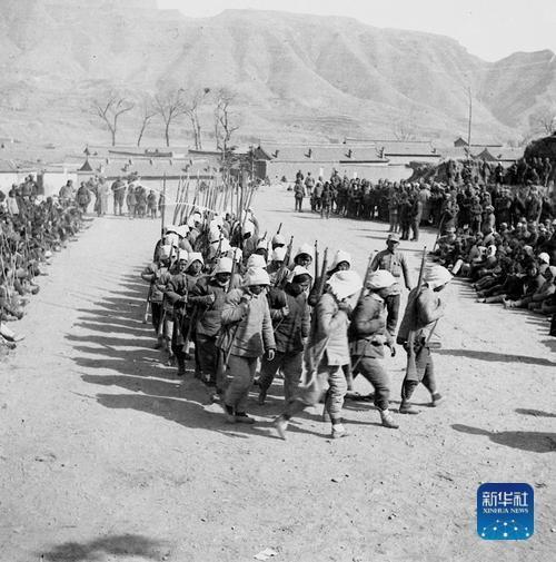 太行解放区的妇女自卫队。徐肖冰 摄